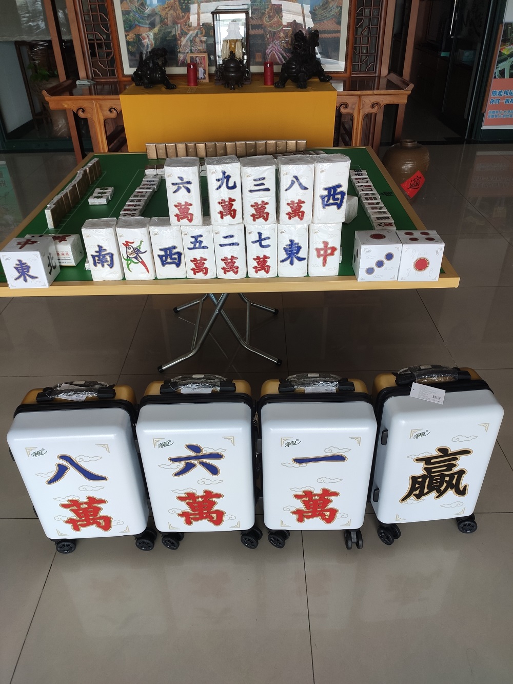北港故事館有陳設有麻將衛生紙及行李箱。 圖:北港故事館/提供 北港故事館有陳設有麻將衛生紙及行李箱。 圖:北港故事館/提供