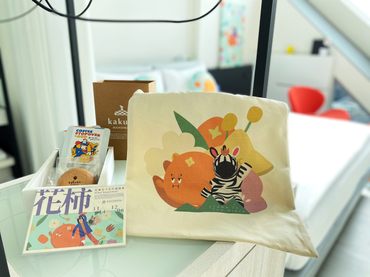 尼!花生什麼柿-限定版提帶及伴手禮。 圖:策展團隊/提供 尼!花生什麼柿-限定版提帶及伴手禮。 圖:策展團隊/提供