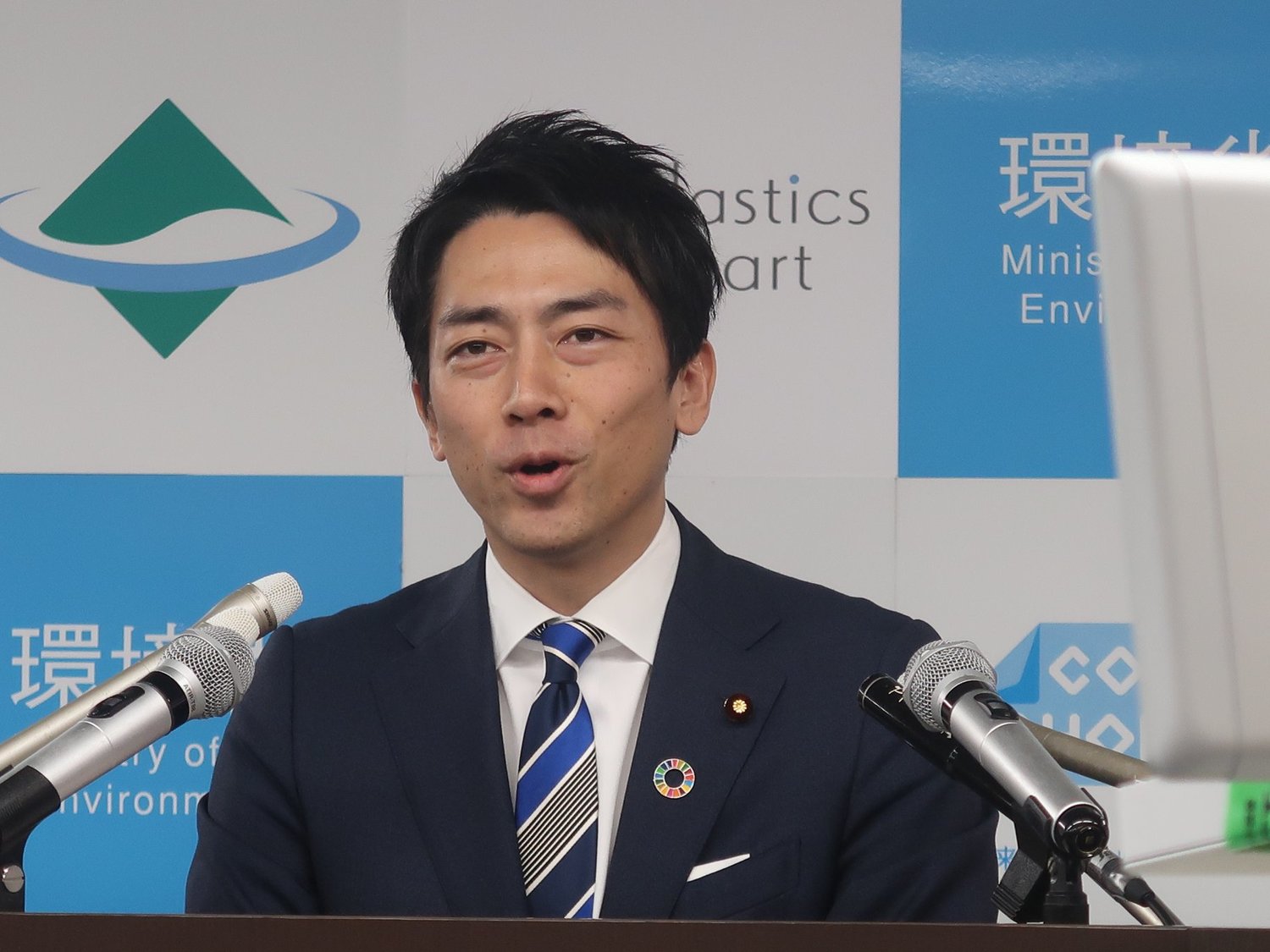 日政壇帥哥小泉進次郎 竟加入「禿頭會」網驚同聲喊.....