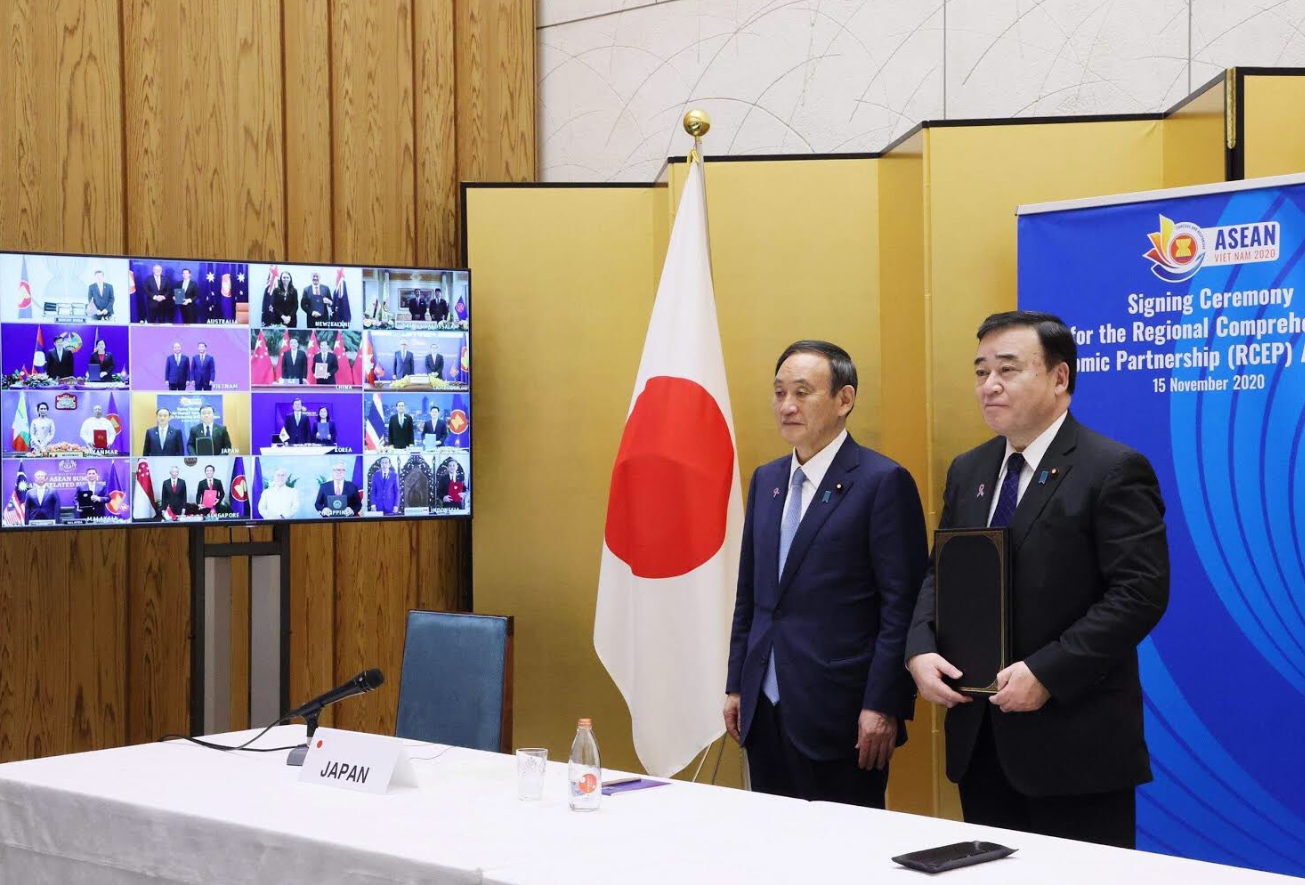 RCEP透過視訊完成簽署。圖左為日本首相菅義偉。 圖:取自菅義偉twitter RCEP透過視訊完成簽署。圖左為日本首相菅義偉。 圖:取自菅義偉twitter
