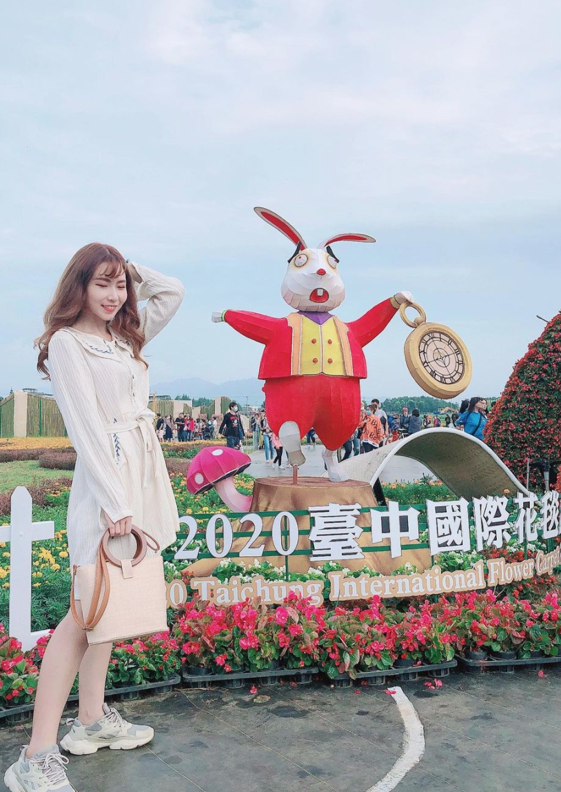 台中國際花毯節在新社花海/前往朝聖的Jane。 圖:翻攝Instagram/v7785623 台中國際花毯節在新社花海/前往朝聖的Jane。 圖:翻攝Instagram/v7785623