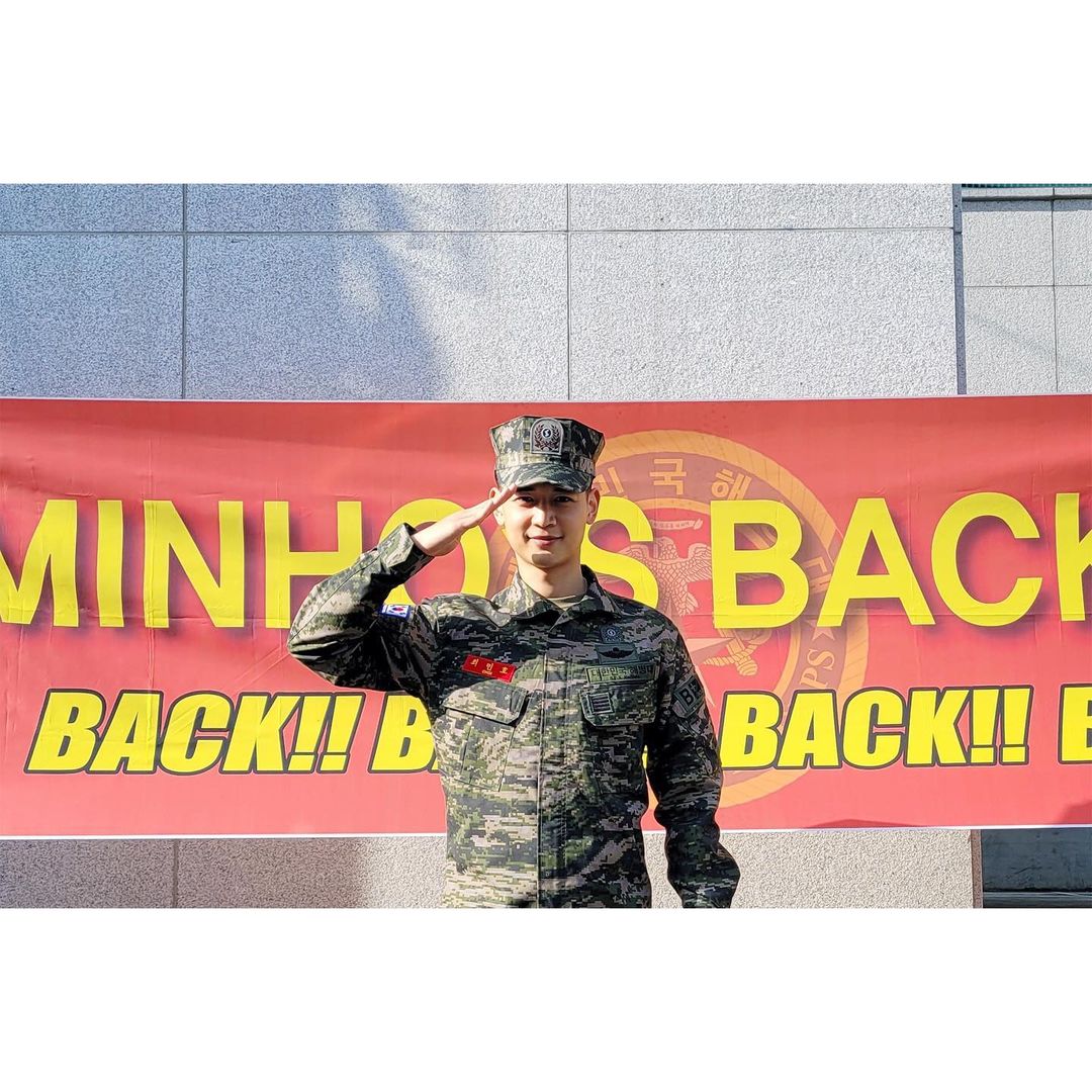 珉豪本在上月就可以提前離營,卻自願放棄休假留守軍中,一直到15日才正式退伍。 圖:翻攝自SHINee IG 珉豪本在上月就可以提前離營,卻自願放棄休假留守軍中,一直到15日才正式退伍。 圖:翻攝自SHINee IG