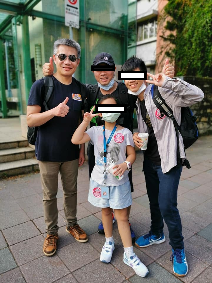 羅友智發現秋鬥現場多是年輕父母 圖:擷取自臉書 羅友智發現秋鬥現場多是年輕父母 圖:擷取自臉書