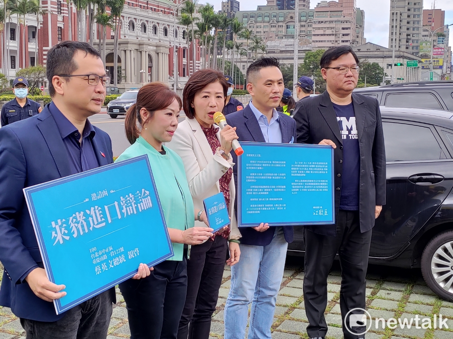 國民黨赴總統府遞交辯論邀請函。 圖:黃建豪/攝 國民黨赴總統府遞交辯論邀請函。 圖:黃建豪/攝