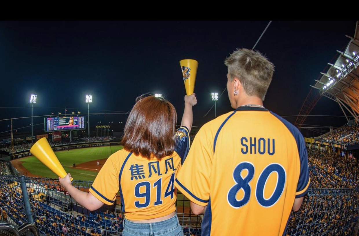 婁峻碩(右)與焦凡凡(左)感情依舊穩定。 圖:翻攝Instagram/fan0914fan/貼文 婁峻碩(右)與焦凡凡(左)感情依舊穩定。 圖:翻攝Instagram/fan0914fan/貼文