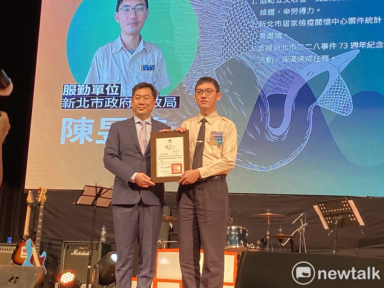 畢業於清華大學的役男陳昱銘自學資訊設計實力不凡,設計統計表單,並將GOOGLE各項表單及試算表自動化。 圖:王峻昌/攝 畢業於清華大學的役男陳昱銘自學資訊設計實力不凡,設計統計表單,並將GOOGLE各項表單及試算表自動化。 圖:王峻昌/攝