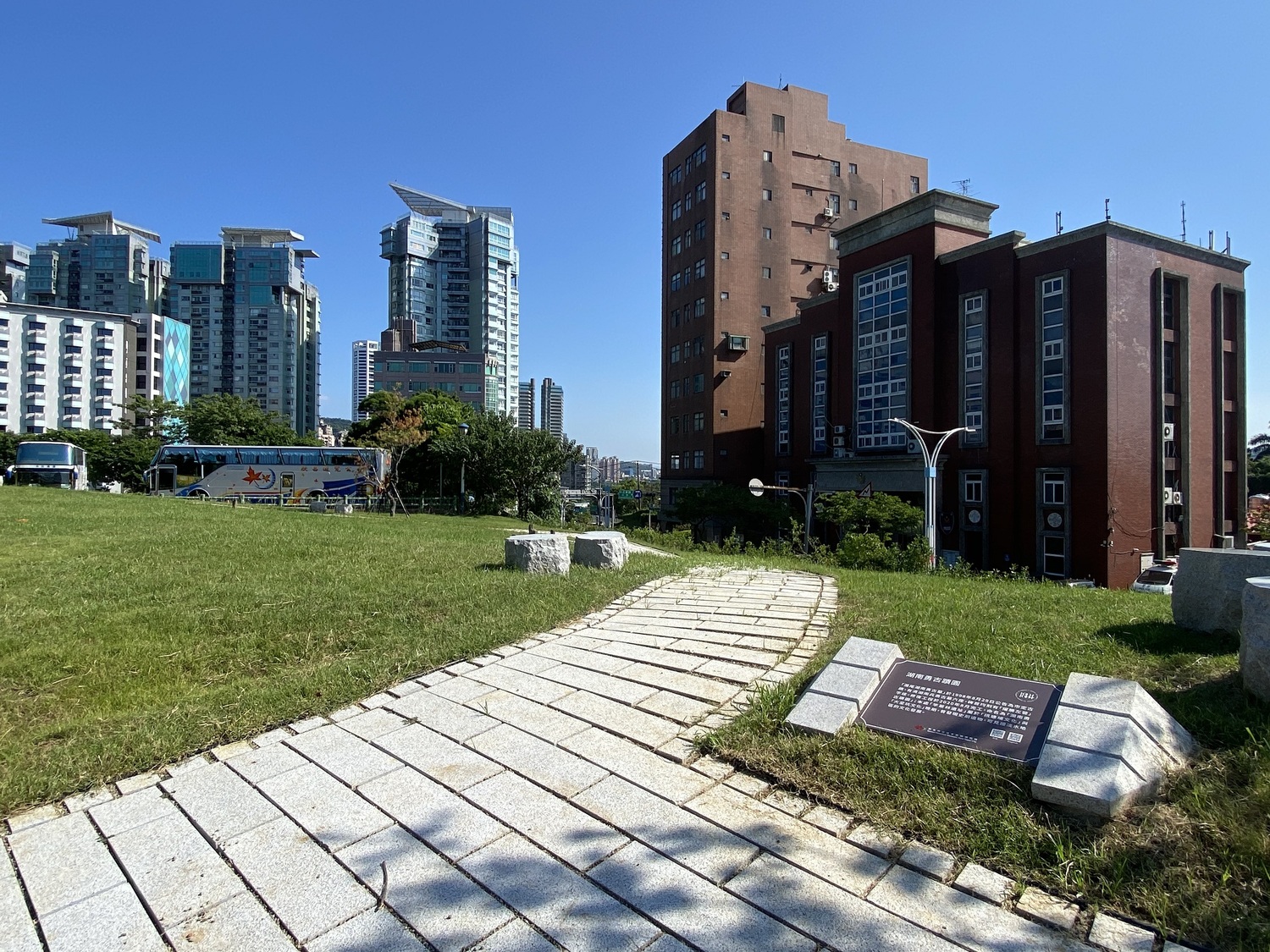 新北市淡水區「滬尾湖南勇古墓」已修復完成滬尾「湖南勇古蹟園」,自12月起開放。 圖:淡水古蹟博物館/提供 新北市淡水區「滬尾湖南勇古墓」已修復完成滬尾「湖南勇古蹟園」,自12月起開放。 圖:淡水古蹟博物館/提供