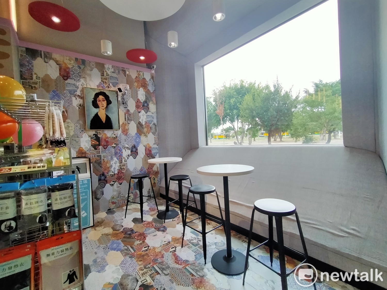 中央公園遊客中心內的全家便利店,被喻為「最美全家」。 圖:唐復年/攝 中央公園遊客中心內的全家便利店,被喻為「最美全家」。 圖:唐復年/攝