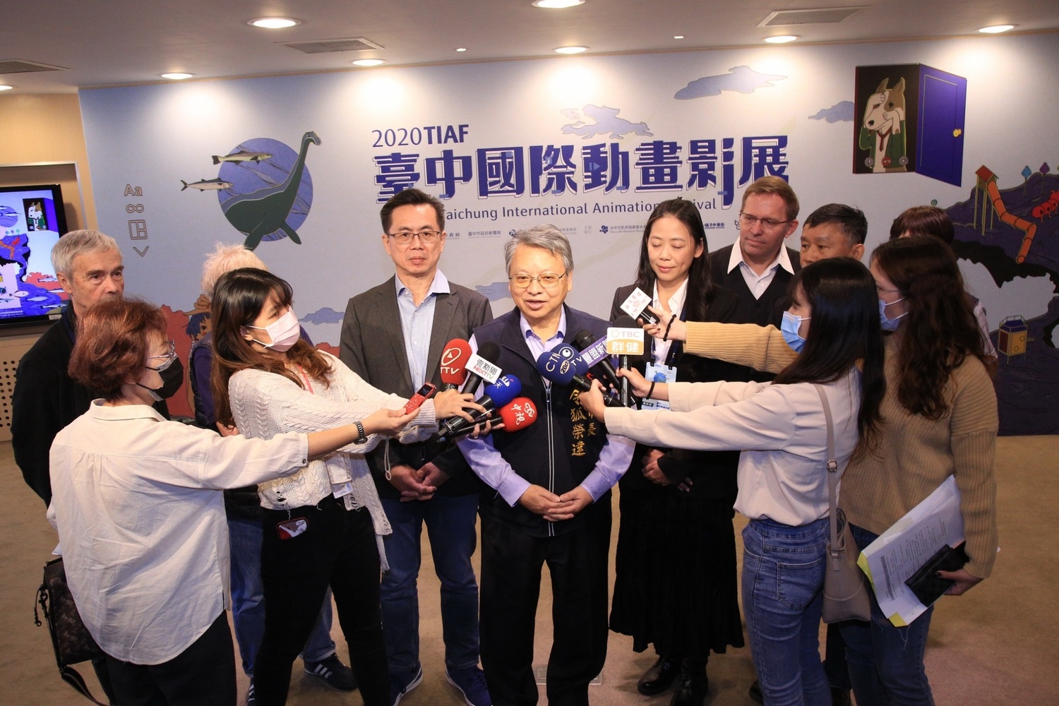 副市長令狐榮達感謝策展人及國內外影人辛勤付出及參與。 台中市政府/提供 副市長令狐榮達感謝策展人及國內外影人辛勤付出及參與。 台中市政府/提供