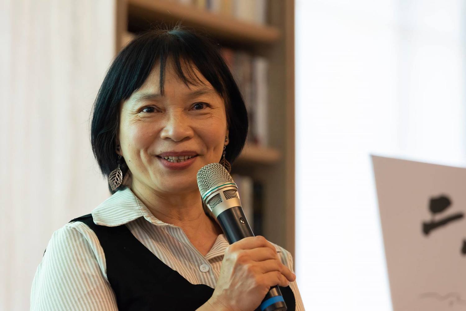 促轉會主委楊翠也到現場推薦「二七部隊」漫畫新書。 圖:擷取自台中市新文化協會臉書 促轉會主委楊翠也到現場推薦「二七部隊」漫畫新書。 圖:擷取自台中市新文化協會臉書