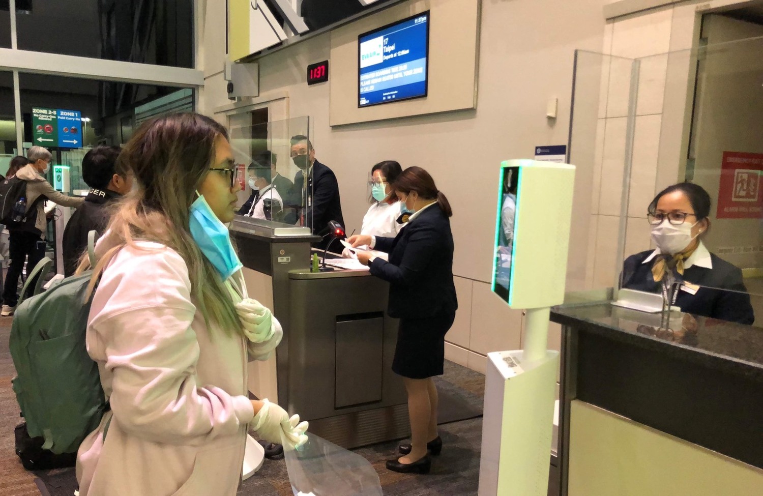 長榮航空持續優化防疫措施,加入美國生物辨識出境計畫(Biometric Exit Program),於舊金山機場啟用人臉辨識方式登機服務,致力提供旅客安全及便利的旅程體驗。 圖:長榮航空/提供 長榮航空持續優化防疫措施,加入美國生物辨識出境計畫(Biometric Exit Program),於舊金山機場啟用人臉辨識方式登機服務,致力提供旅客安全及便利的旅程體驗。 圖:長榮航空/提供