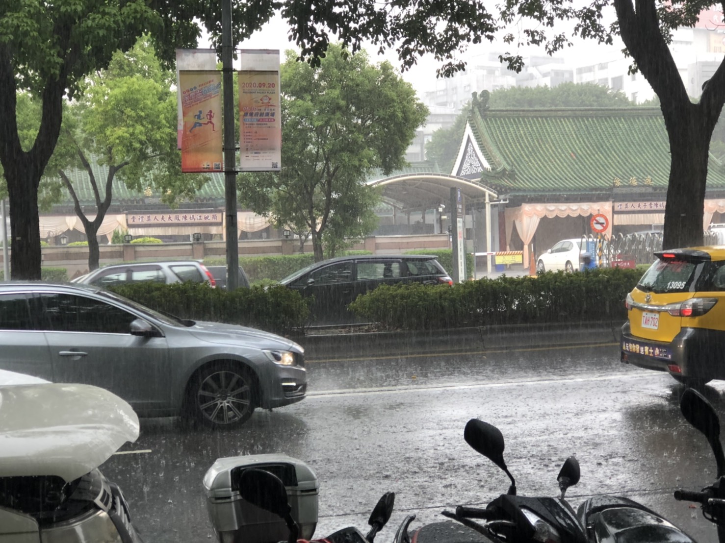 又濕又冷！4縣市防豪雨 中部以北15°C冷吱吱