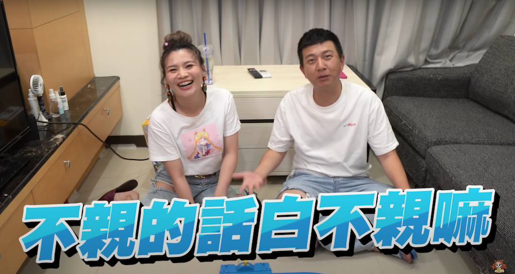 董仔(左)海力(右)放閃失敗。 圖:翻攝Youtube/不囉唆看董仔 董仔(左)海力(右)放閃失敗。 圖:翻攝Youtube/不囉唆看董仔