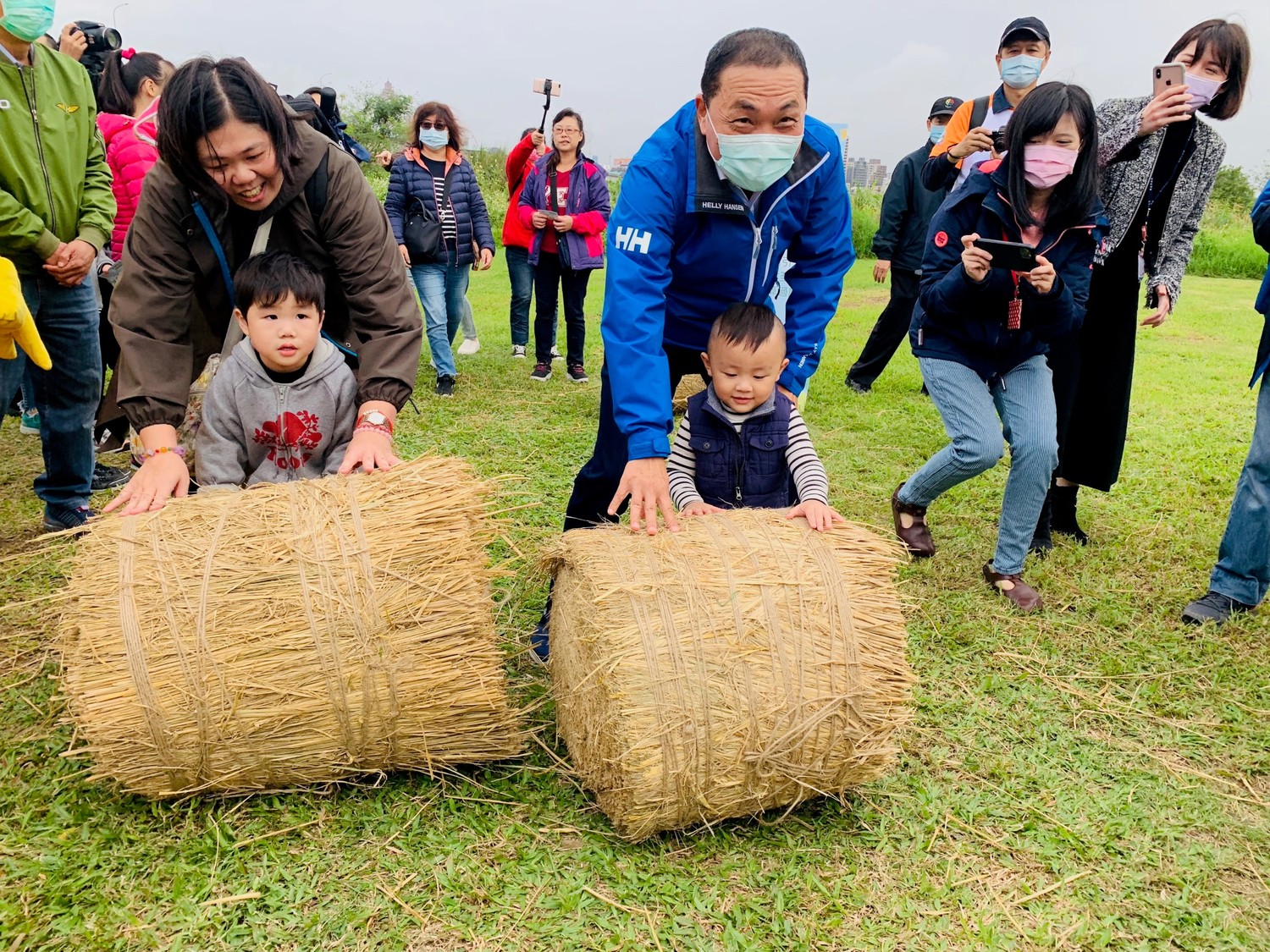 稻草卷。 圖:新北市水利局提供 稻草卷。 圖:新北市水利局提供