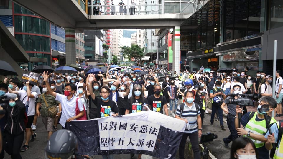 港府大動作逮捕 !   8名泛民主派人物被扣上「非法集會遊行」嫌疑