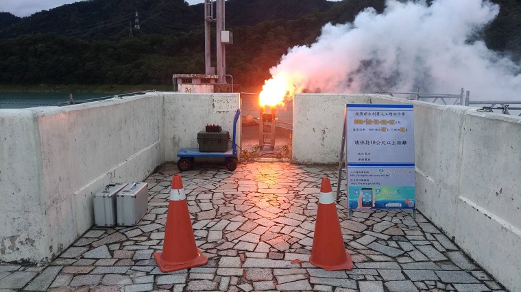 水利署進行地面人工增雨作業 圖:水利署/提供 水利署進行地面人工增雨作業 圖:水利署/提供
