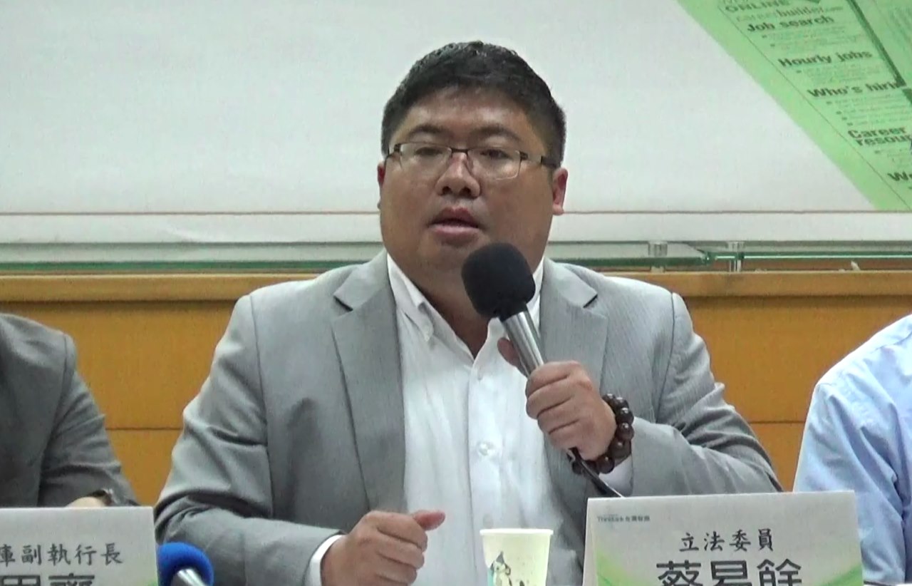 立委蔡易餘今日在立法院指出台灣配音界的弊病,建議文化部應當重視這塊產業。 圖:翻攝自蔡易餘臉書 立委蔡易餘今日在立法院指出台灣配音界的弊病,建議文化部應當重視這塊產業。 圖:翻攝自蔡易餘臉書