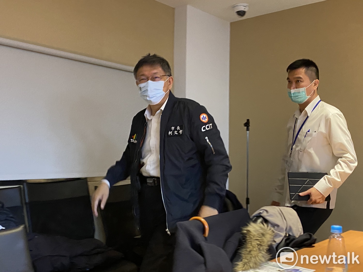 蘇貞昌買漫畫打統編 柯酸：有什麼老闆就有什麼發言人