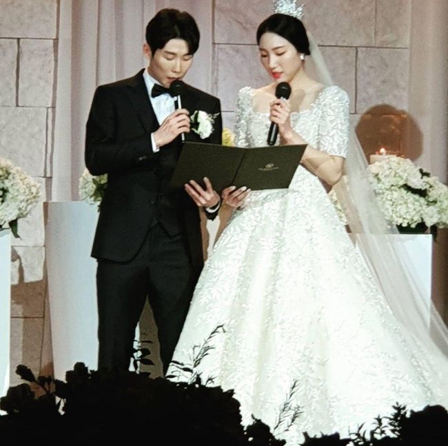 小戴一生之敵完婚　新郎是南韓球王