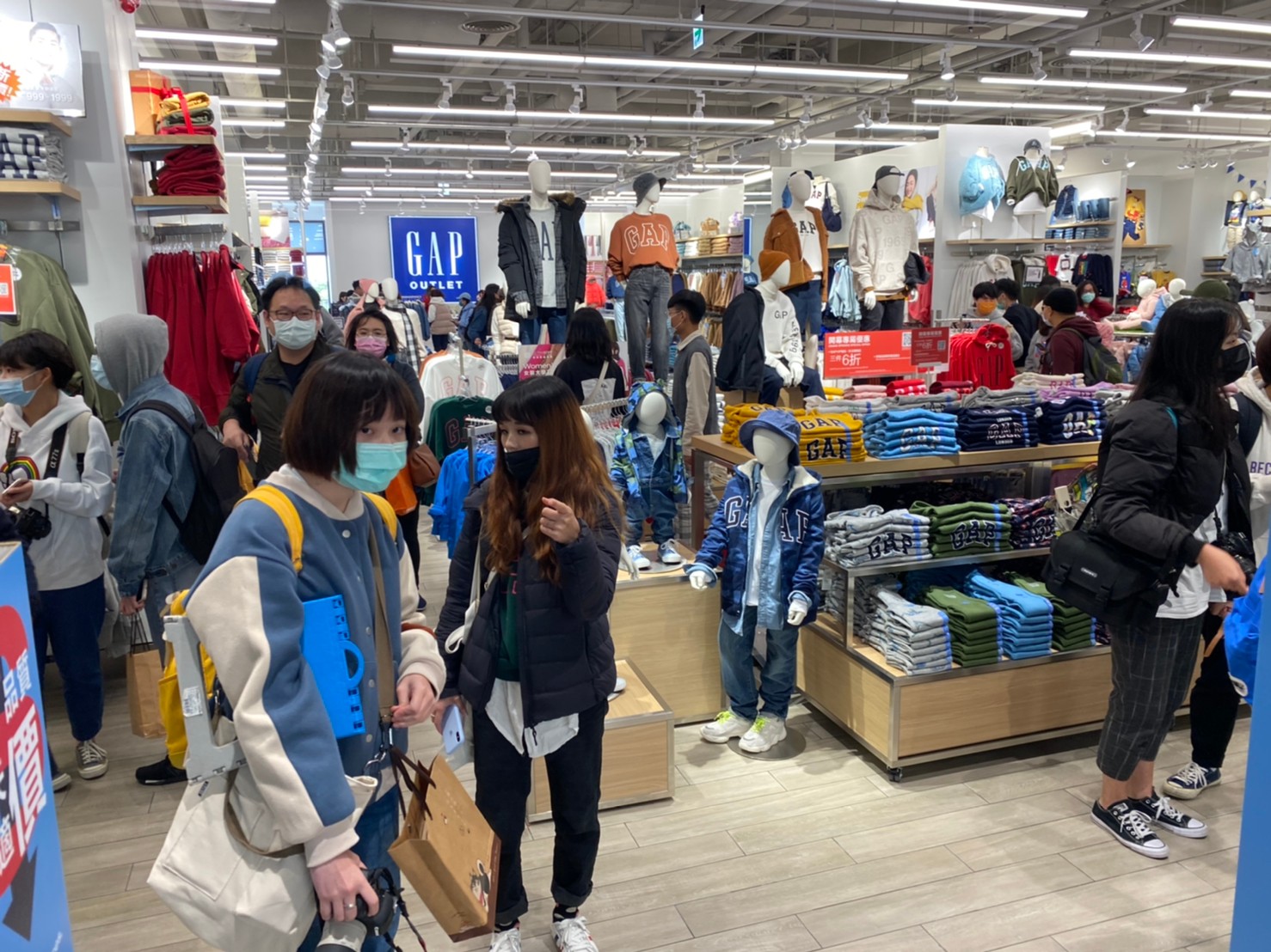 《GAP》在中部Outlet首店開幕盛況。 麗寶Outlet提供 《GAP》在中部Outlet首店開幕盛況。 麗寶Outlet提供