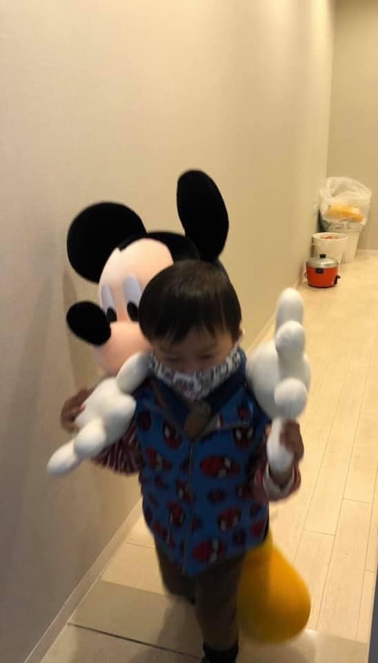 3歲小男童范明守因罹患眼癌,赴日進行手術。 圖:翻攝自謝長廷臉書 3歲小男童范明守因罹患眼癌,赴日進行手術。 圖:翻攝自謝長廷臉書