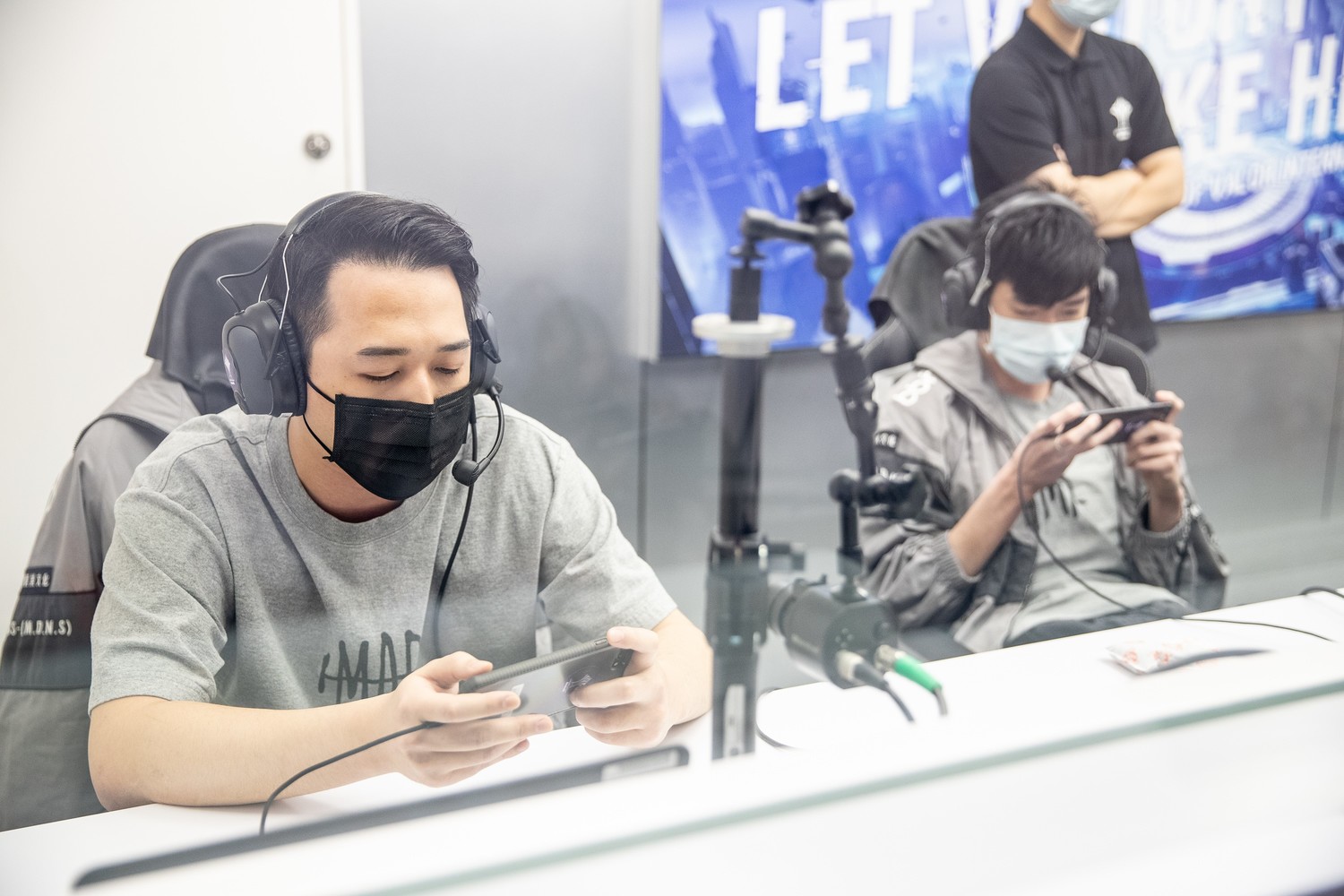 MAD開局先馳得點 SGP迅速反攻拉平比數 圖:Garena/提供 MAD開局先馳得點 SGP迅速反攻拉平比數 圖:Garena/提供