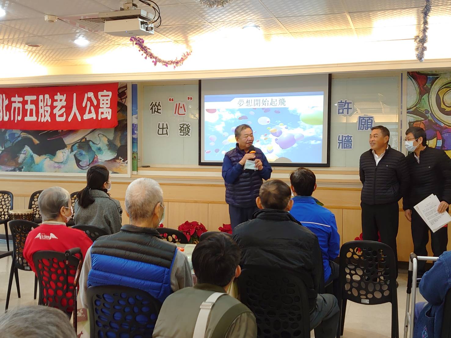 新北市議長蔣根煌一行人訪視五股老人公寓。 圖:新北市議會提供 新北市議長蔣根煌一行人訪視五股老人公寓。 圖:新北市議會提供