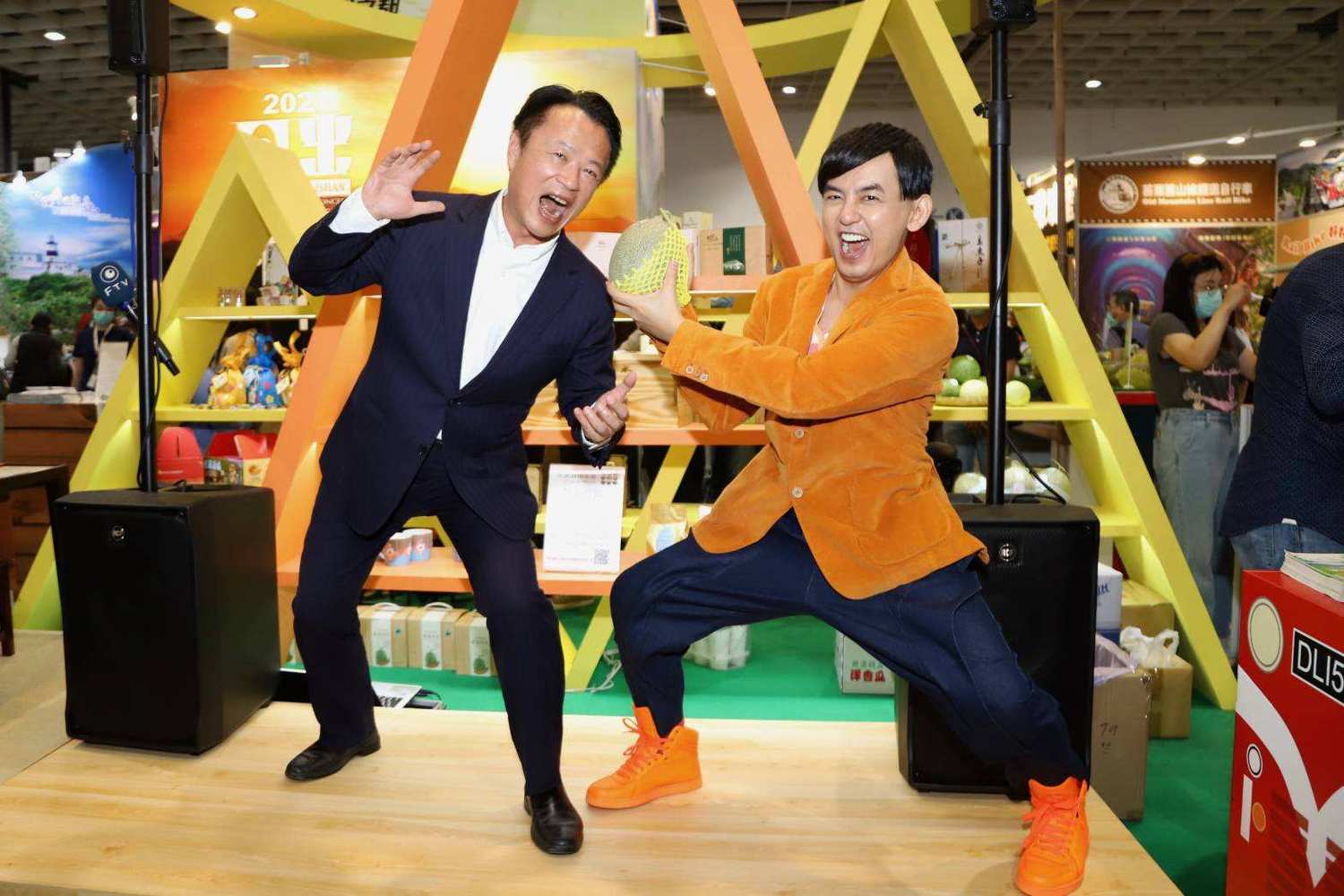 合體網紅龍龍一起搞笑  翁章梁行銷嘉義縣用心良苦