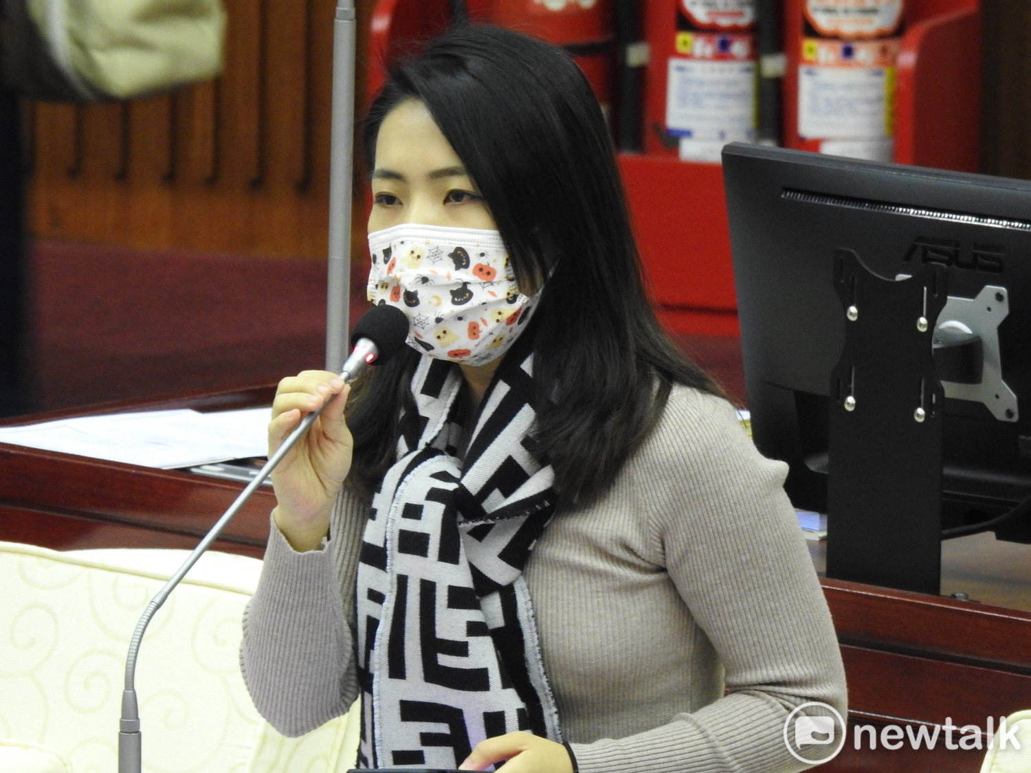 議員批隱匿紐籍機師足跡 黃珊珊：柯昔講陽明山檢疫所被砲轟
