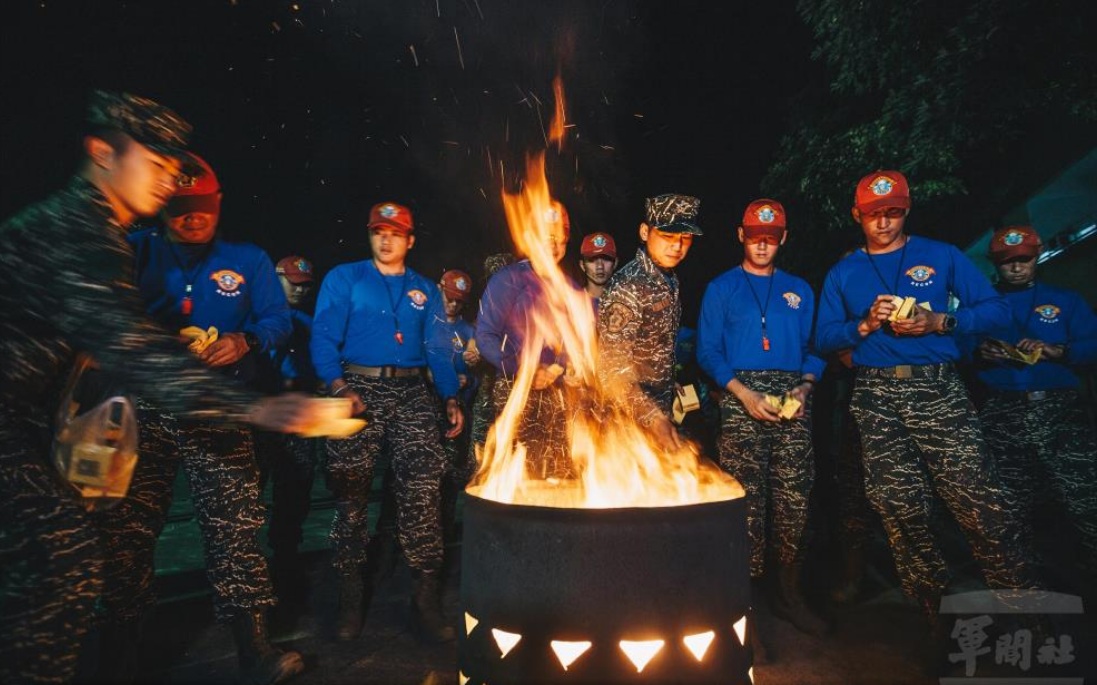 (影)兩棲蛙人「克難週」登場　 六天五夜「強渡寒流」挑戰天堂路