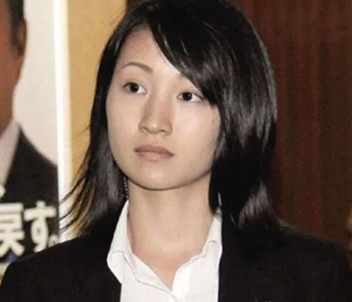 前日本首相安倍晉三貼身女保鑣石田萌美。 圖 : 翻攝自世界華人周刊 前日本首相安倍晉三貼身女保鑣石田萌美。 圖 : 翻攝自世界華人周刊