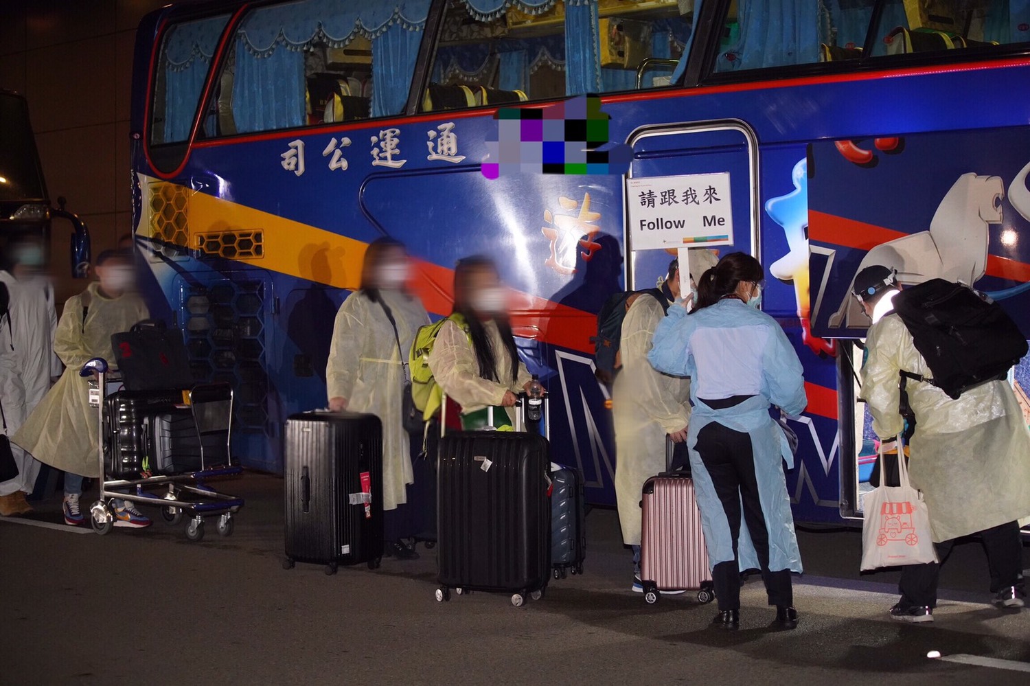 英國航班旅客1發燒、4有症狀  18人完成採檢
