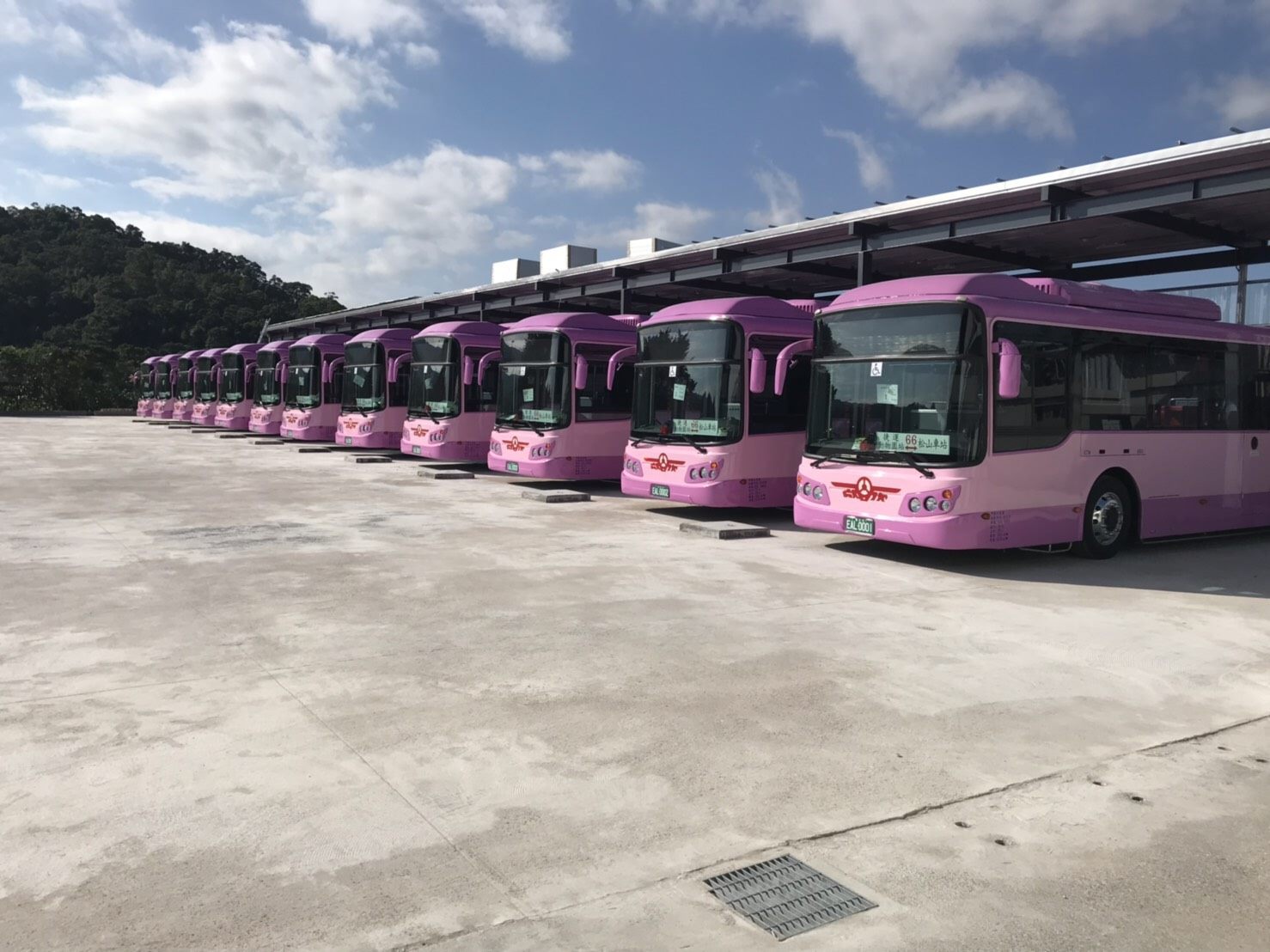 環保再升級！台北市16輛電動公車今天上路