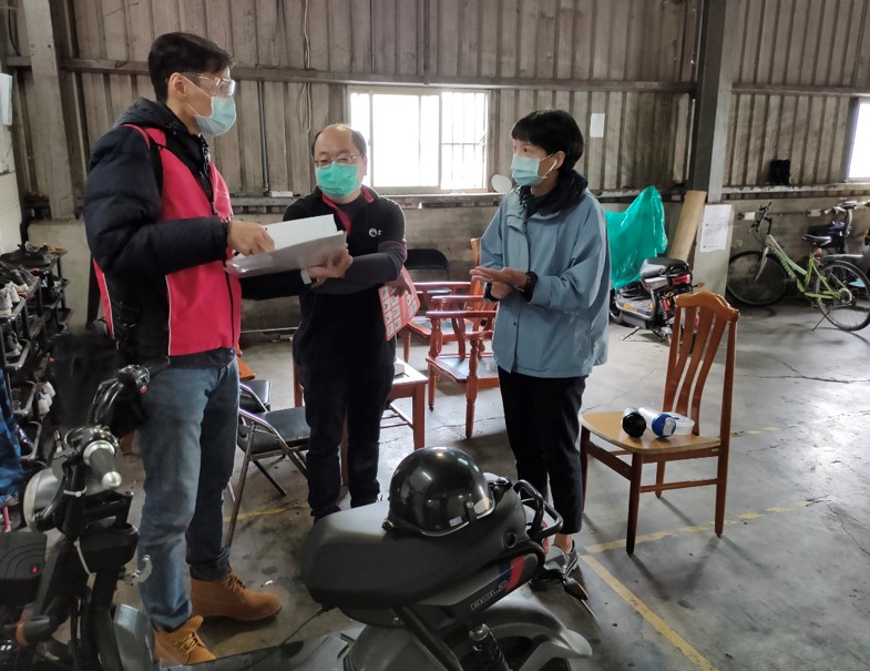 新北市勞工局提醒近期引進產業類移工的雇主在移工居家檢疫期滿後,應再自主健康管理7日。 圖:新北市勞工局提供 新北市勞工局提醒近期引進產業類移工的雇主在移工居家檢疫期滿後,應再自主健康管理7日。 圖:新北市勞工局提供
