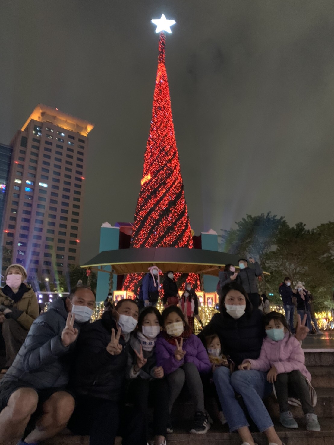 新北歡樂耶誕城提前在今晚閉城。 圖:新北市觀光旅遊局提供 新北歡樂耶誕城提前在今晚閉城。 圖:新北市觀光旅遊局提供