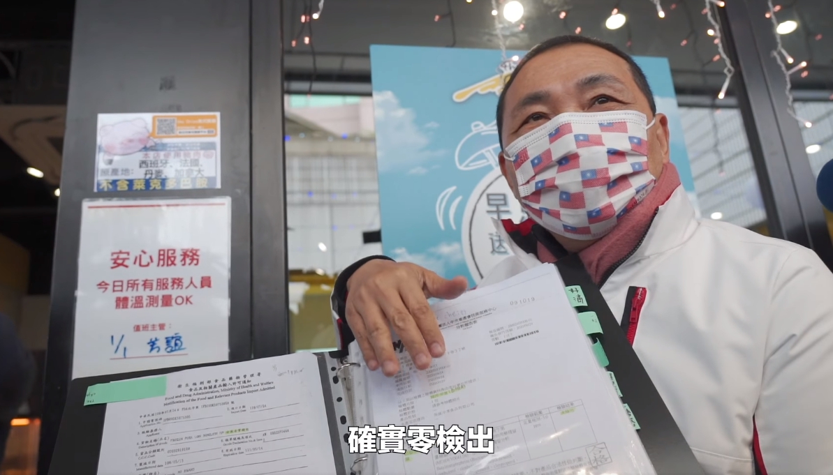 新北市長侯友宜昨日視察板橋環球購物中心 的「無萊美食示範專區」。 圖 : 翻攝自侯友宜臉書 新北市長侯友宜昨日視察板橋環球購物中心 的「無萊美食示範專區」。 圖 : 翻攝自侯友宜臉書