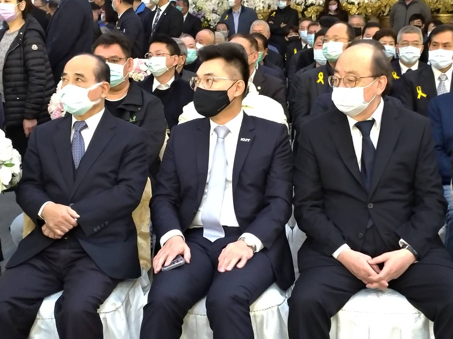 前立法院長王金平(左起)、國民黨主席江啟臣及民進黨立院黨團總召柯建銘今早出席蔡李翠雲告別式。 圖:王峻昌/攝 前立法院長王金平(左起)、國民黨主席江啟臣及民進黨立院黨團總召柯建銘今早出席蔡李翠雲告別式。 圖:王峻昌/攝