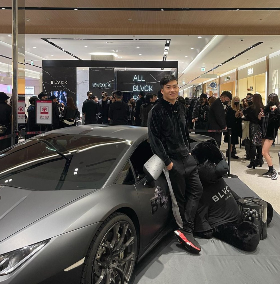超跑停百貨公司！Joeman霸氣邀：歡迎來賞車