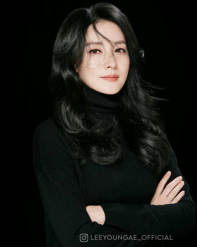 惡魔父母虐童案震驚全韓！  李英愛攜兒女低調現身墓地悼念