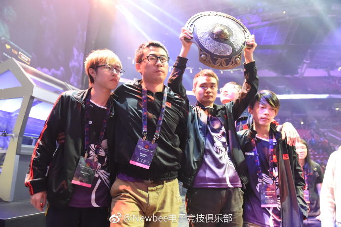 曾在2014年拿下《DOTA 2》世界冠軍的中國Newbee戰隊遭Valve官方以假賽為由永久禁賽。 圖:翻攝自微博 曾在2014年拿下《DOTA 2》世界冠軍的中國Newbee戰隊遭Valve官方以假賽為由永久禁賽。 圖:翻攝自微博