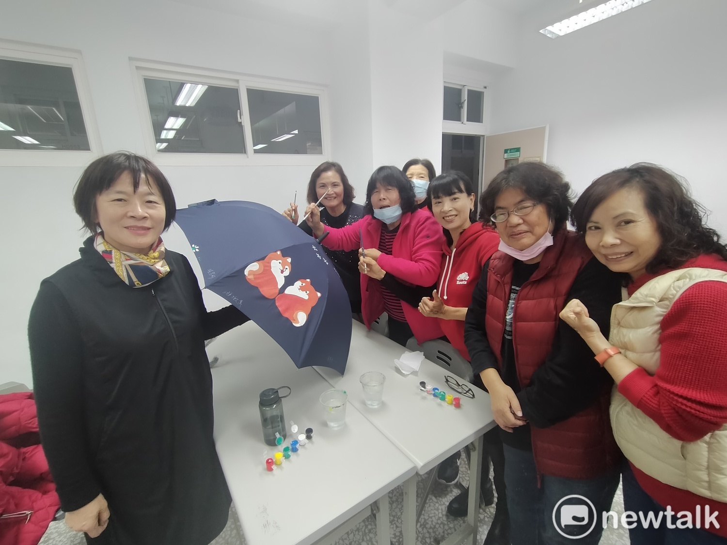 嶺東科大樂齡大學結業成果展  彩繪洋傘留校成共享記憶