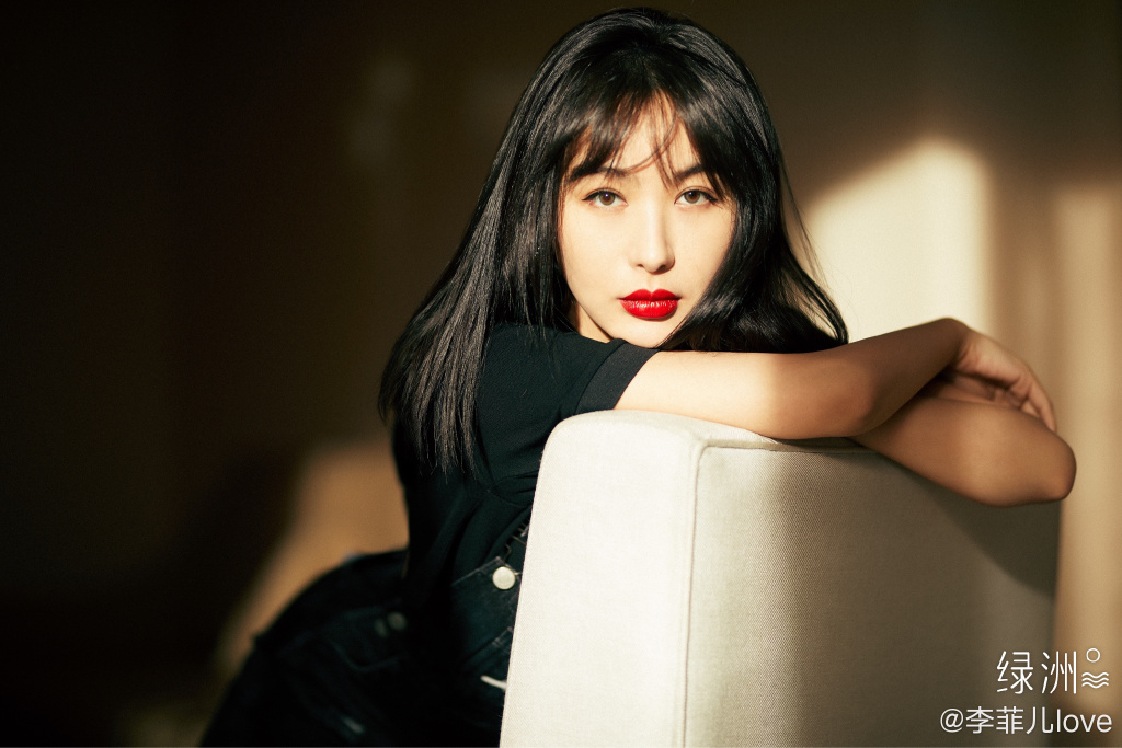 李菲兒是黃曉明承認過的前女友,過去曾暗指Angelababy是小三。 圖:翻攝自李菲兒微博 李菲兒是黃曉明承認過的前女友,過去曾暗指Angelababy是小三。 圖:翻攝自李菲兒微博