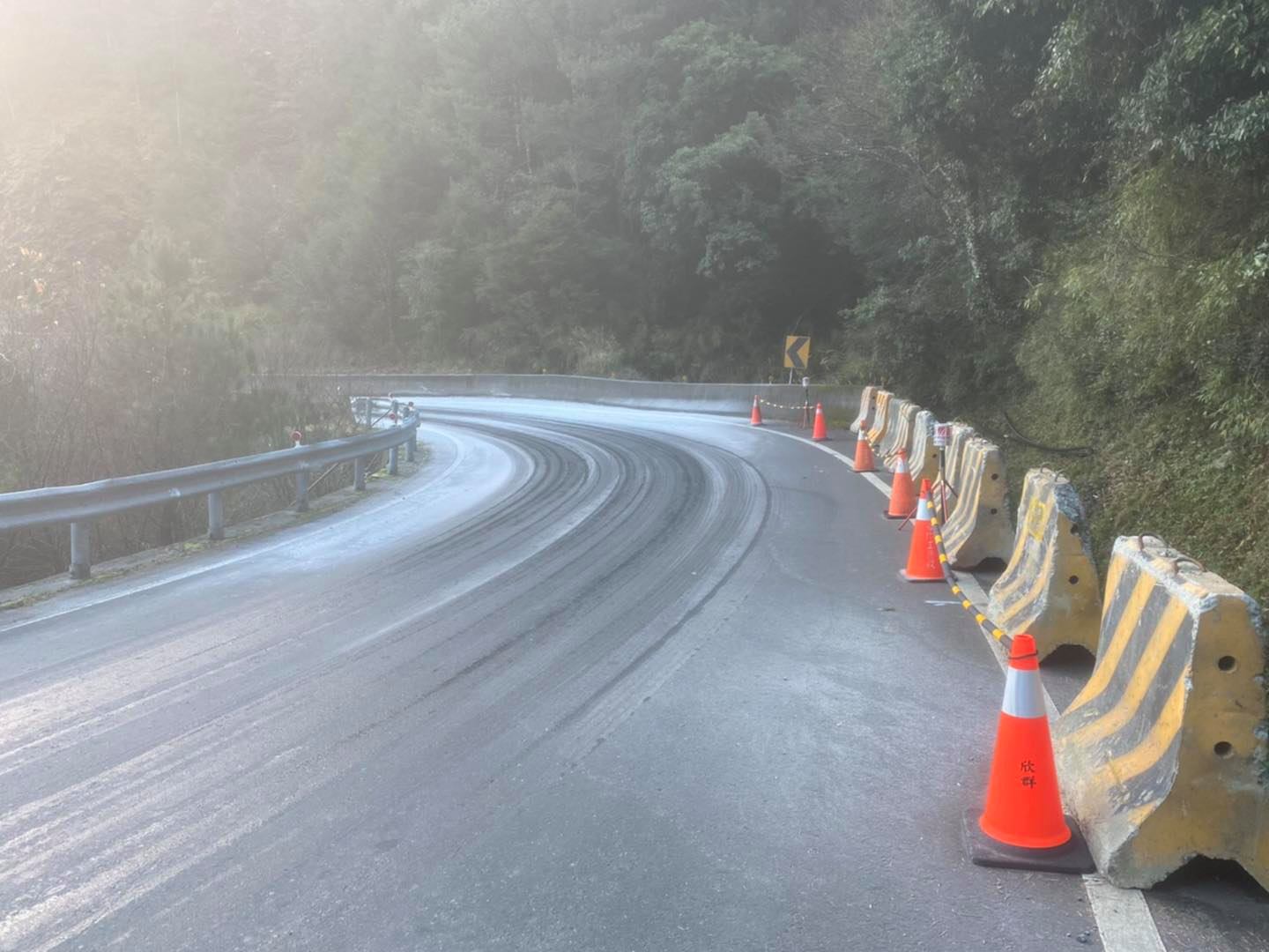 寒流來襲路面結冰！合歡山4道路夜間交通管制