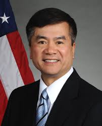 前美國駐中國大使駱家輝(Gary Locke)表示,川普支持者闖入美國國會山莊可能會影響美國在全球的地位,並稱「中國正在嘲笑我們」。 圖 : 翻攝自臉書 前美國駐中國大使駱家輝(Gary Locke)表示,川普支持者闖入美國國會山莊可能會影響美國在全球的地位,並稱「中國正在嘲笑我們」。 圖 : 翻攝自臉書