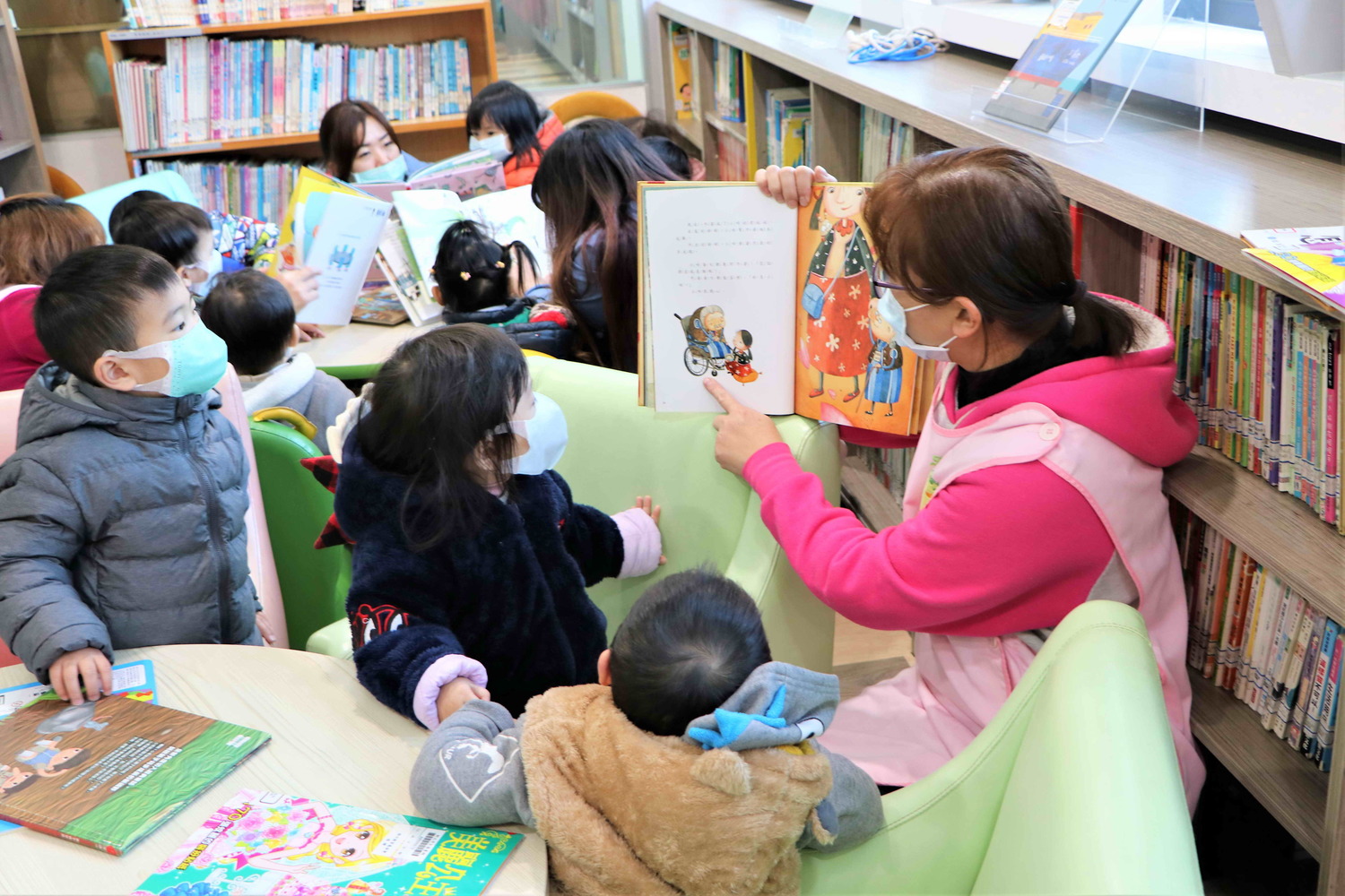 林口教育基金會已連續四年捐贈圖書。 圖:新北市立圖書館提供 林口教育基金會已連續四年捐贈圖書。 圖:新北市立圖書館提供