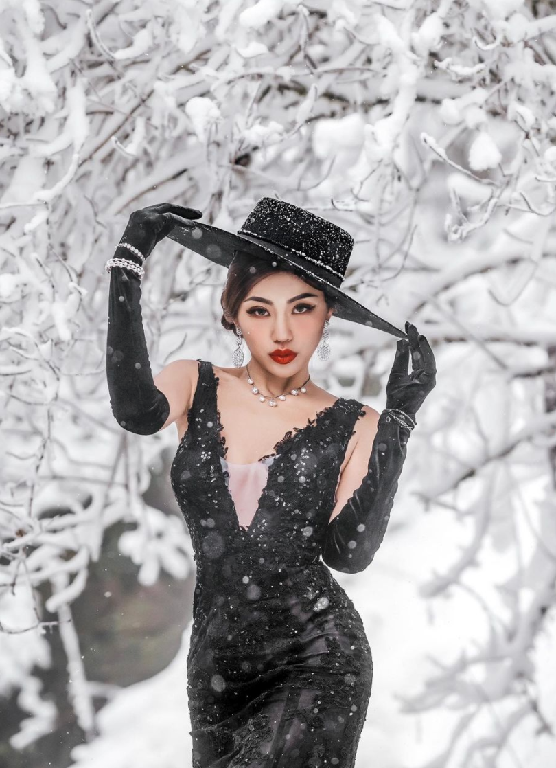 穿大長禮服追雪的林倩。 圖:翻攝IG/ooo_lin_ooo 穿大長禮服追雪的林倩。 圖:翻攝IG/ooo_lin_ooo