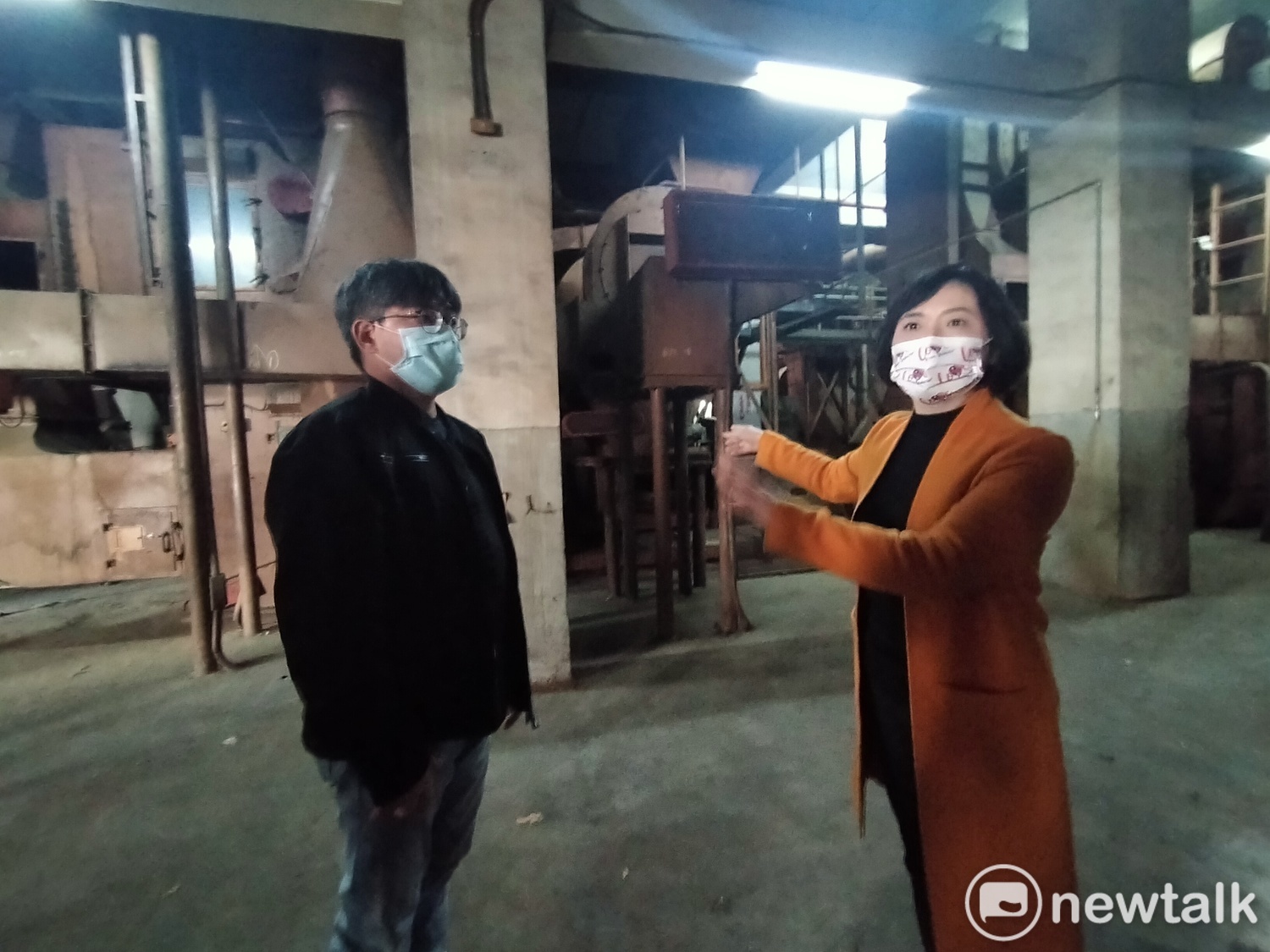 台中國家歌劇院副總監李忠俊(左)希望大里菸葉廠,可以成為藝文團體創作及演出的地方。 圖:唐復年/攝 台中國家歌劇院副總監李忠俊(左)希望大里菸葉廠,可以成為藝文團體創作及演出的地方。 圖:唐復年/攝