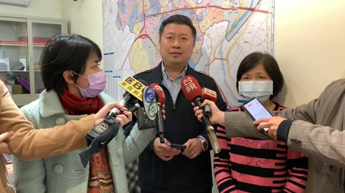 新北市議員張志豪日前召開記者會,要求欣欣天然氣公司賠償。 圖:張志豪服務處提供 新北市議員張志豪日前召開記者會,要求欣欣天然氣公司賠償。 圖:張志豪服務處提供