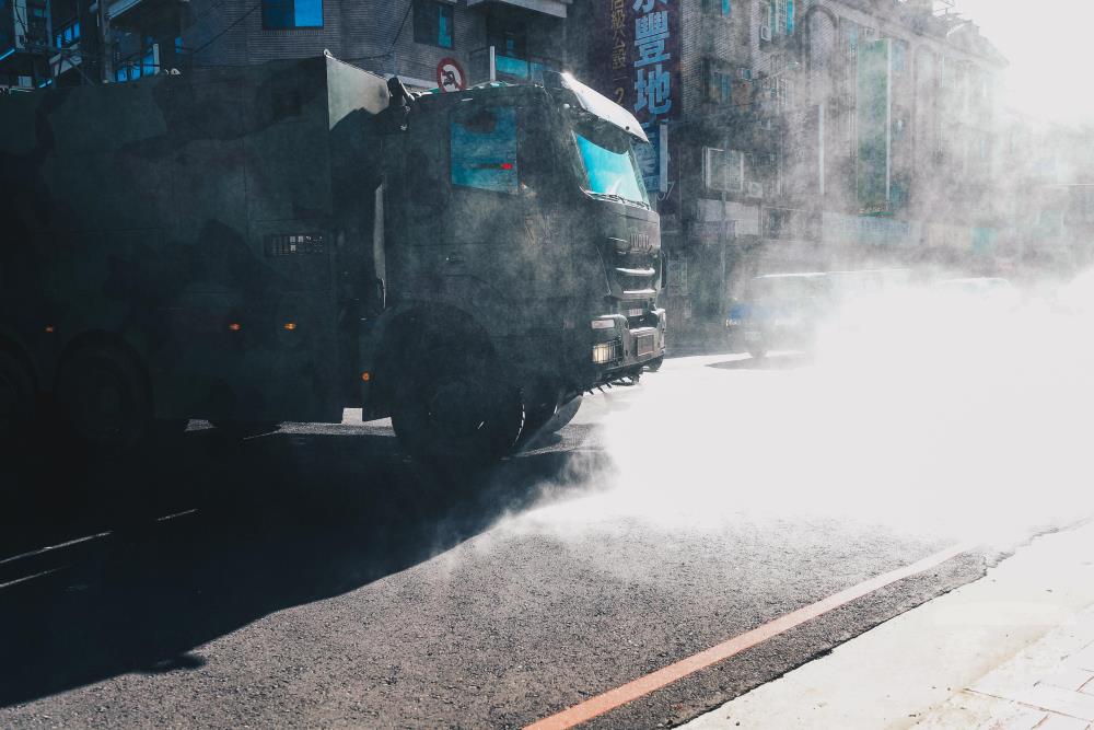 陸軍出動MD-105重型消毒車。 圖:軍聞社/提供 陸軍出動MD-105重型消毒車。 圖:軍聞社/提供