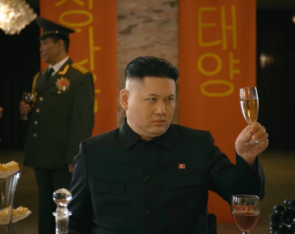 以模仿北韓領導人金正恩而成名的網紅「Howard X」日前遭到港警逮捕。 圖 : 翻攝自Howard X臉書 以模仿北韓領導人金正恩而成名的網紅「Howard X」日前遭到港警逮捕。 圖 : 翻攝自Howard X臉書